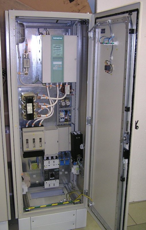 Шкаф управления тяжелым токарным станком